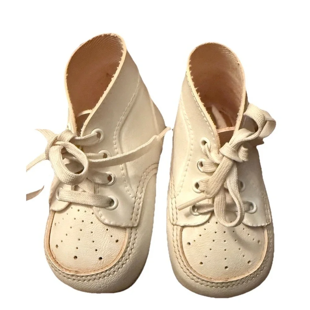 Vintage Buster Brown Baby Shoes White Leather Size 2 E with Original Box